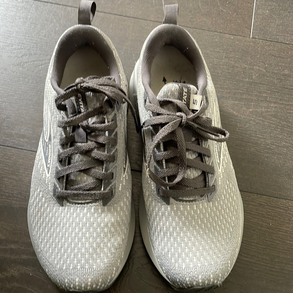 Brooks Levitate, size 6 women’s, wore once